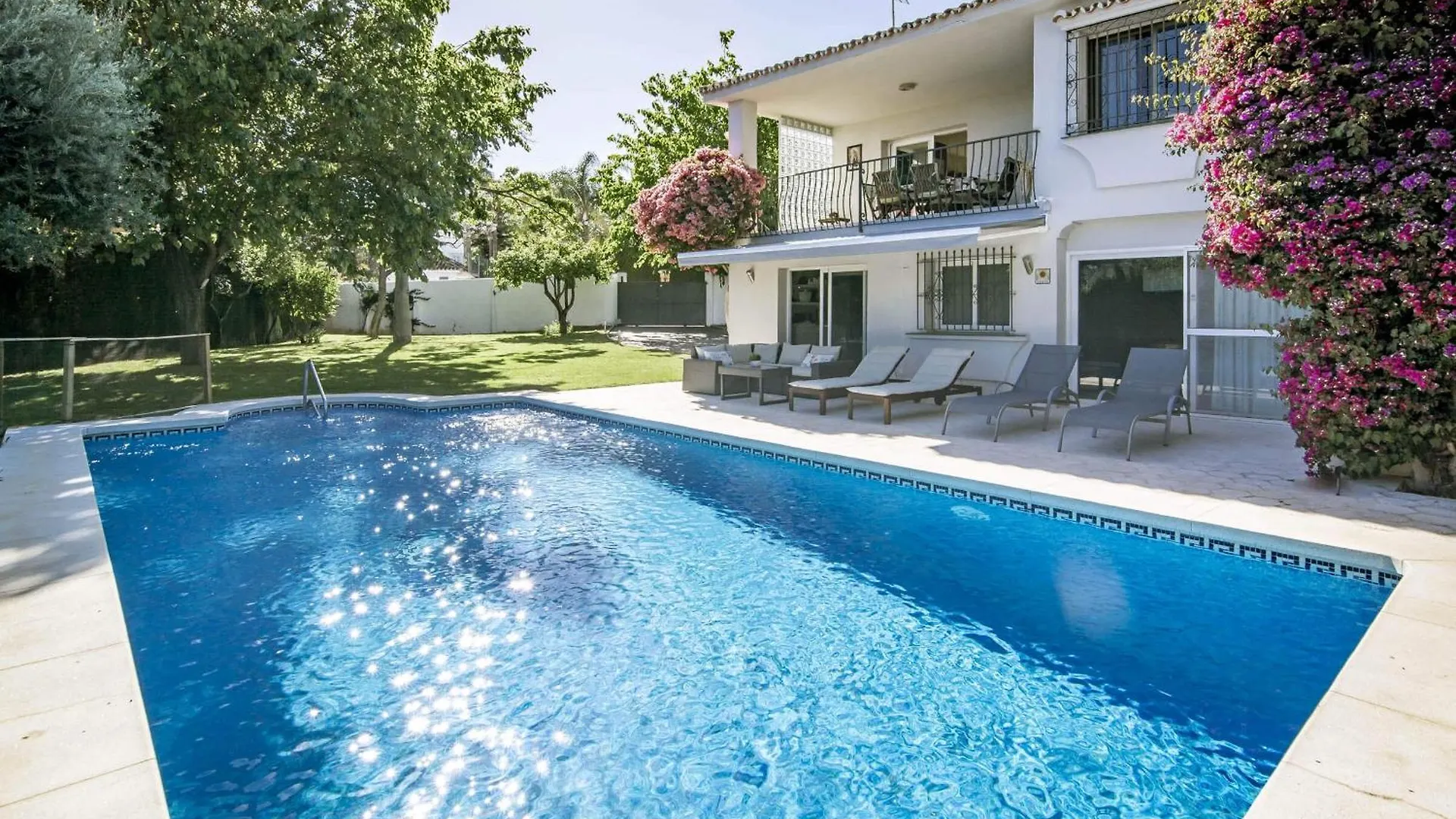 Villa Carmen, Marbella With Private Pool Ισπανία