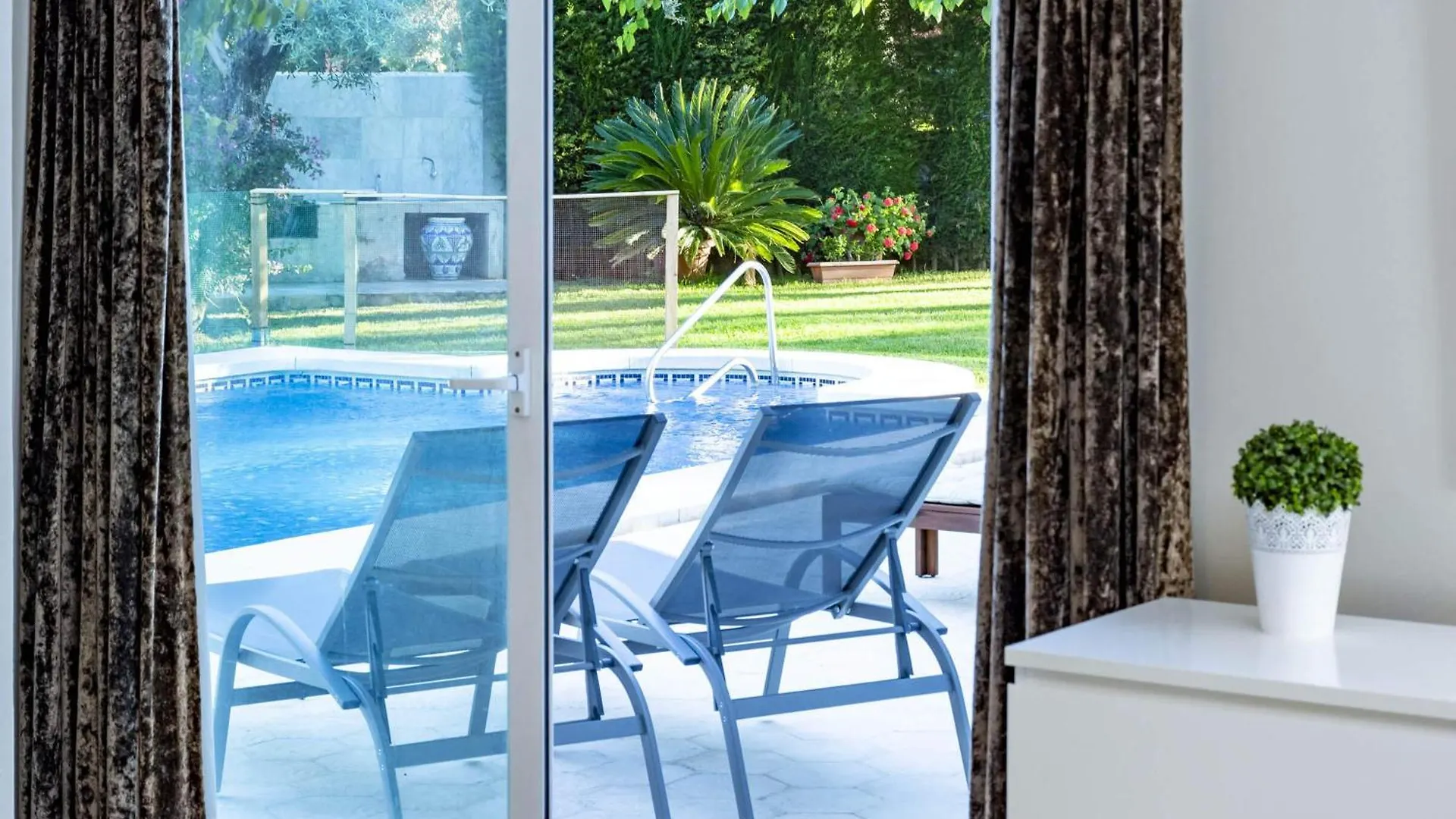 Villa Carmen, Marbella With Private Pool Ισπανία